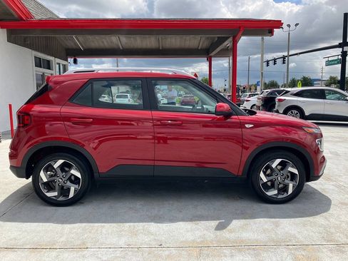 Used 2021 Hyundai Venue SEL FWD image 6
