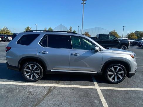 Used 2023 Honda Pilot Touring image 8