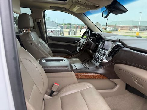 Used 2020 Chevrolet Suburban Premier AWD/4WD image 29