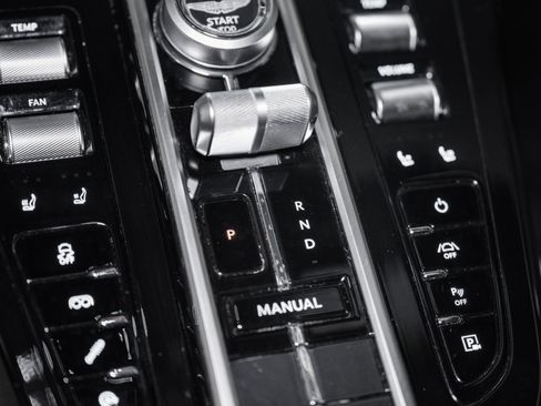 Used 2025 Aston Martin V8 Vantage Coupe RWD image 31