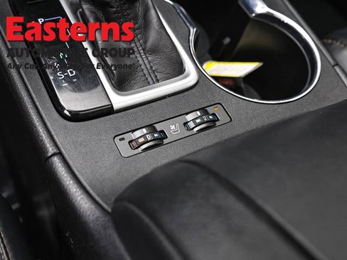 Used 2019 Toyota Highlander Limited w/ Carpet Mat Package (TMS) image 21