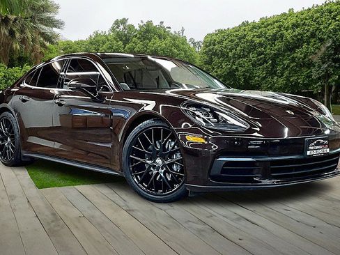 Used 2019 Porsche Panamera w/ Premium Package image 11