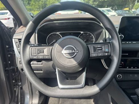 Used 2023 Nissan Rogue SV AWD/4WD image 6