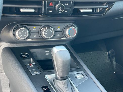 Certified 2025 Nissan Kicks SV image 24