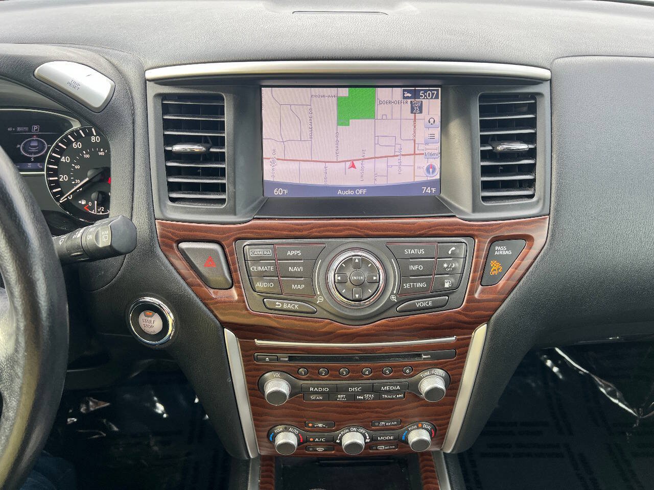 Used 2018 Nissan Pathfinder Platinum AWD/4WD image 39
