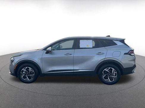 Used 2025 Kia Sportage LX image 9