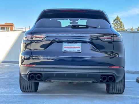 Certified 2023 Porsche Cayenne Platinum Edition AWD/4WD image 7