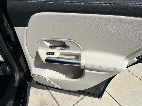 Used 2023 Mercedes-Benz GLA 250 w/ Premium Package image 9
