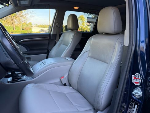 Used 2016 Toyota Highlander Limited image 12