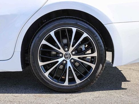Used 2019 Toyota Camry SE image 8