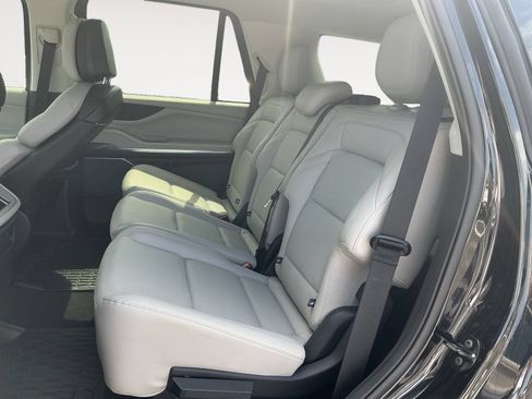 Used 2025 Lincoln Navigator Reserve AWD/4WD image 13