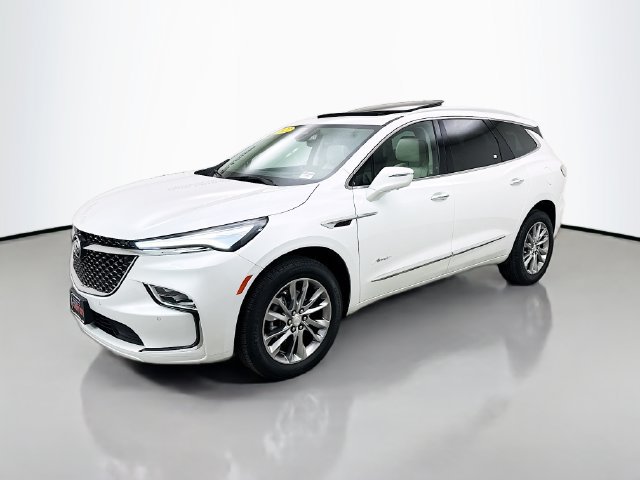 Used 2022 Buick Enclave Avenir w/ Avenir Technology Package FWD image 3