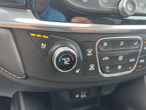 Used 2023 Chevrolet Traverse Premier AWD/4WD image 31