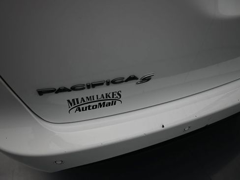 Used 2023 Chrysler Pacifica Touring-L w/ S Appearance Package image 41