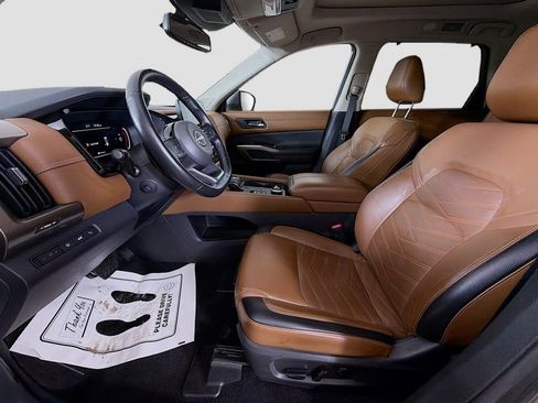 Used 2022 Nissan Pathfinder Platinum w/ Cargo Package image 25