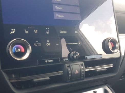 Used 2025 Lexus GX 550 w/ Accessory Package (CT) AWD/4WD image 32