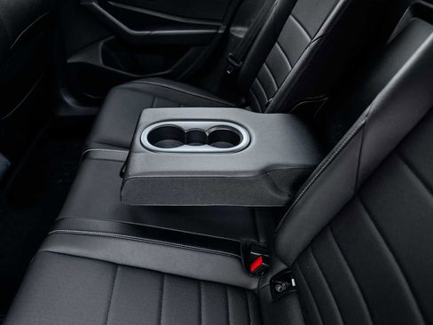 Used 2023 Volkswagen Jetta SE image 37