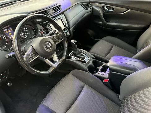 Used 2018 Nissan Rogue SV image 11