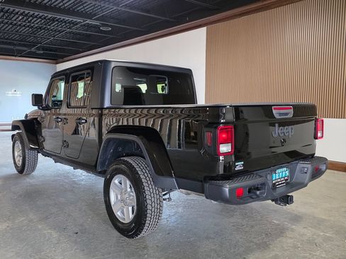 Used 2022 Jeep Gladiator Sport AWD/4WD image 6
