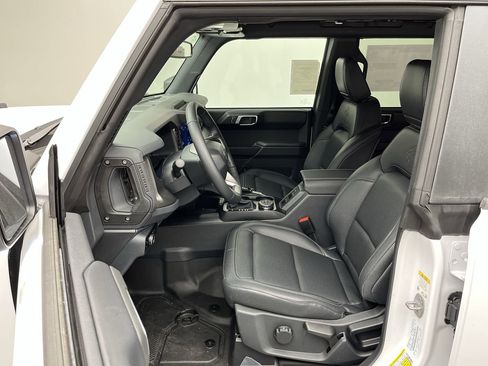 New 2025 Ford Bronco Badlands image 3