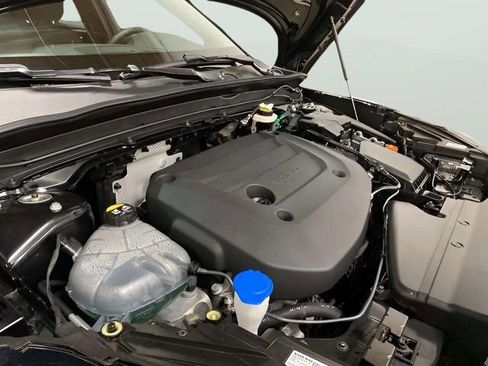 Used 2025 Volvo XC40 B5 Plus image 89