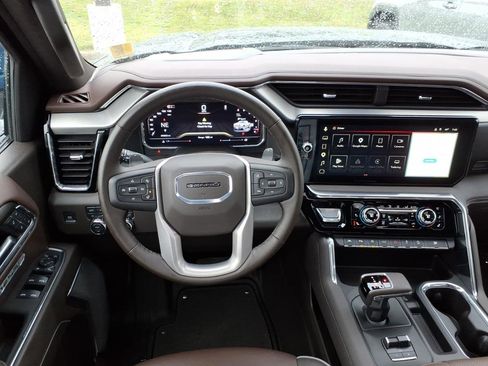 Used 2024 GMC Sierra 1500 Denali w/ Technology Package AWD/4WD image 11