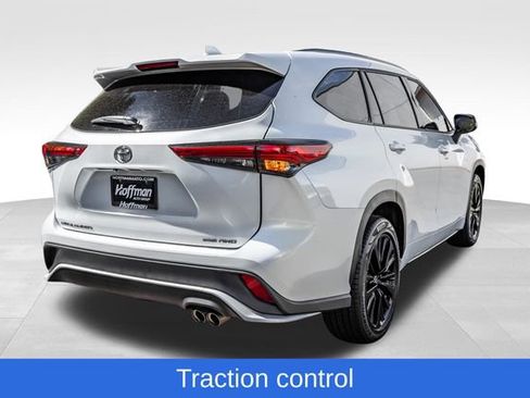 Used 2023 Toyota Highlander XSE AWD/4WD image 6