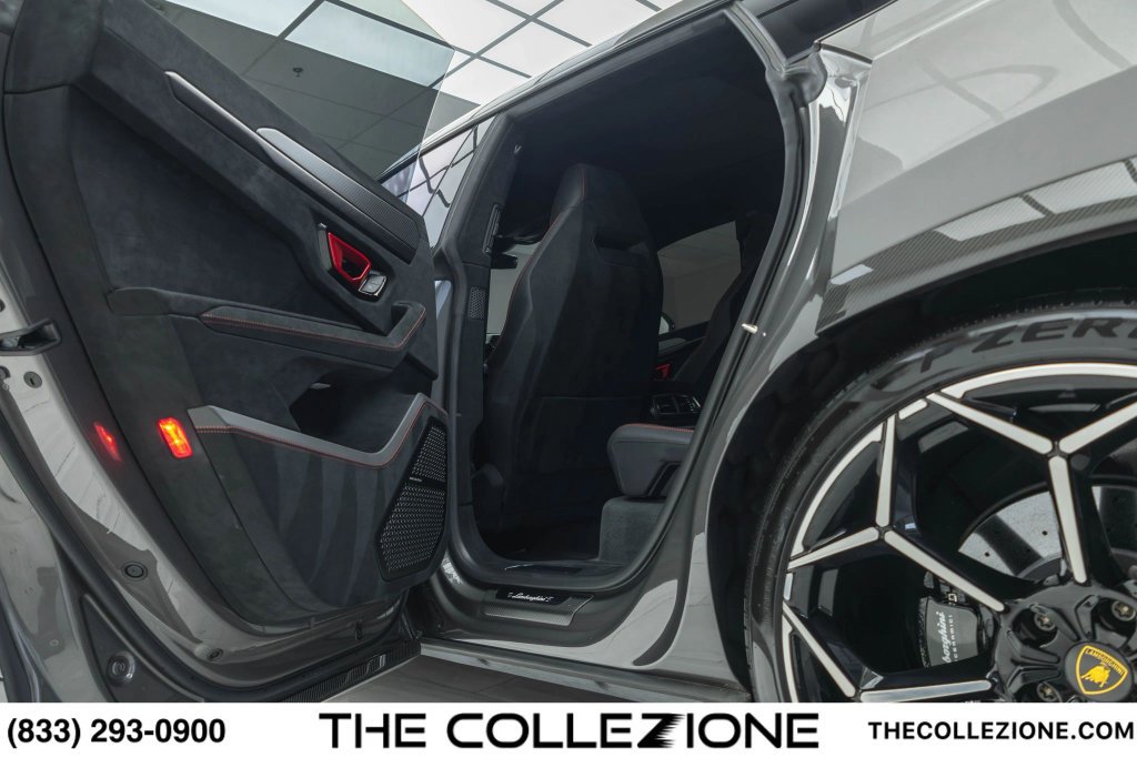 Used 2023 Lamborghini Urus Performante AWD/4WD image 79