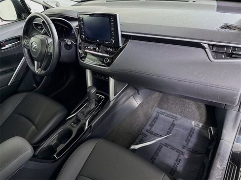 Certified 2022 Toyota Corolla Cross XLE image 33
