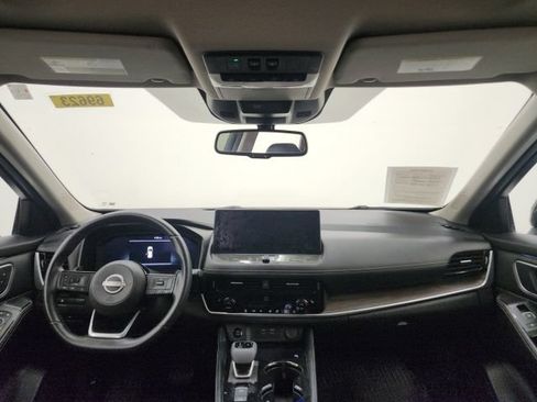 Used 2024 Nissan Rogue Platinum FWD image 12