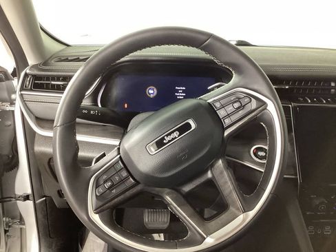 Used 2024 Jeep Grand Cherokee L Limited w/ Black Appearance Package AWD/4WD image 13