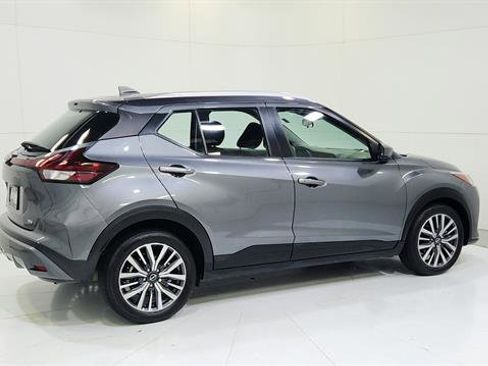 Used 2022 Nissan Kicks SV image 8