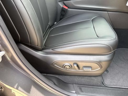 New 2026 Jeep Grand Cherokee Limited RWD image 12
