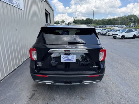Used 2023 Ford Explorer XLT w/ Equipment Group 202A AWD/4WD image 4