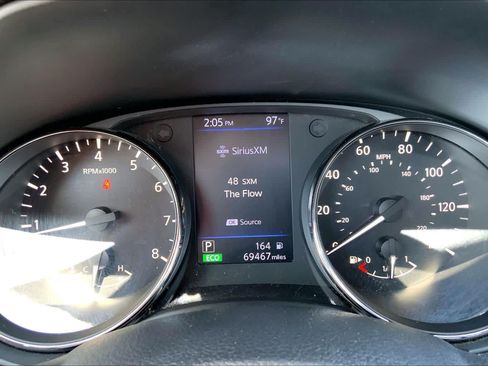 Used 2020 Nissan Rogue SV FWD image 25