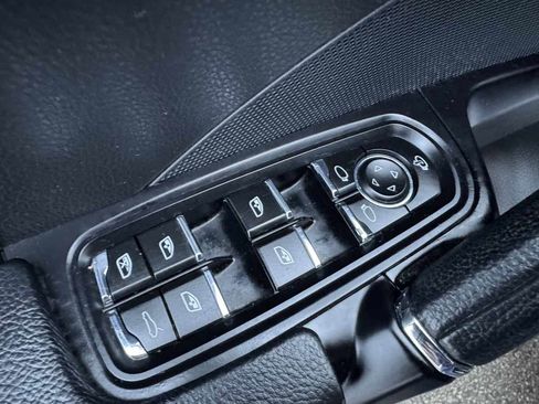 Used 2017 Porsche Cayenne Platinum Edition w/ Premium Package (PJV) image 29