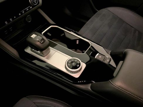 Used 2025 Mitsubishi Outlander SE image 17