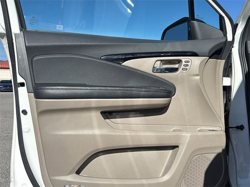 Used 2017 Honda Pilot Touring image 19