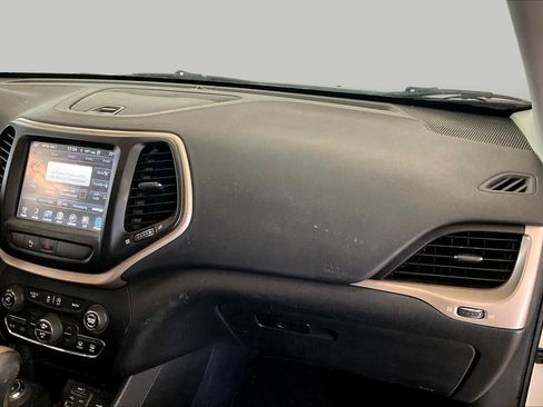 Used 2018 Jeep Cherokee Limited w/ Luxury Group AWD/4WD image 15