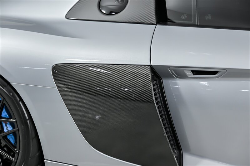 Used 2017 Audi R8 V10 w/ Carbon Exterior Package AWD/4WD image 12