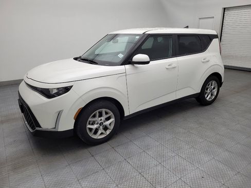 Used 2025 Kia Soul LX w/ LX Technology Package image 2