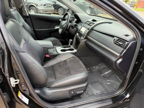 Used 2012 Toyota Camry SE FWD image 31