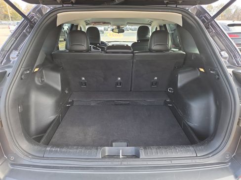 Used 2021 Jeep Cherokee Latitude Plus image 9