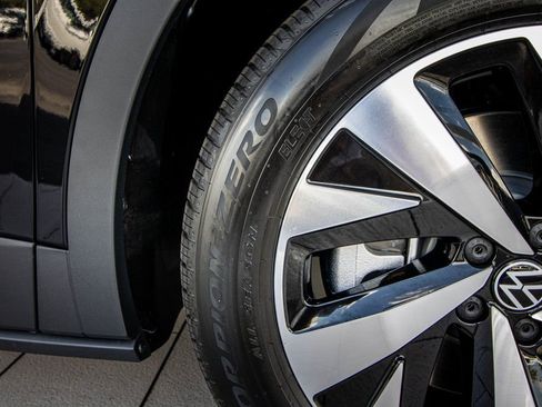 New 2025 Volkswagen ID.4 Pro image 21