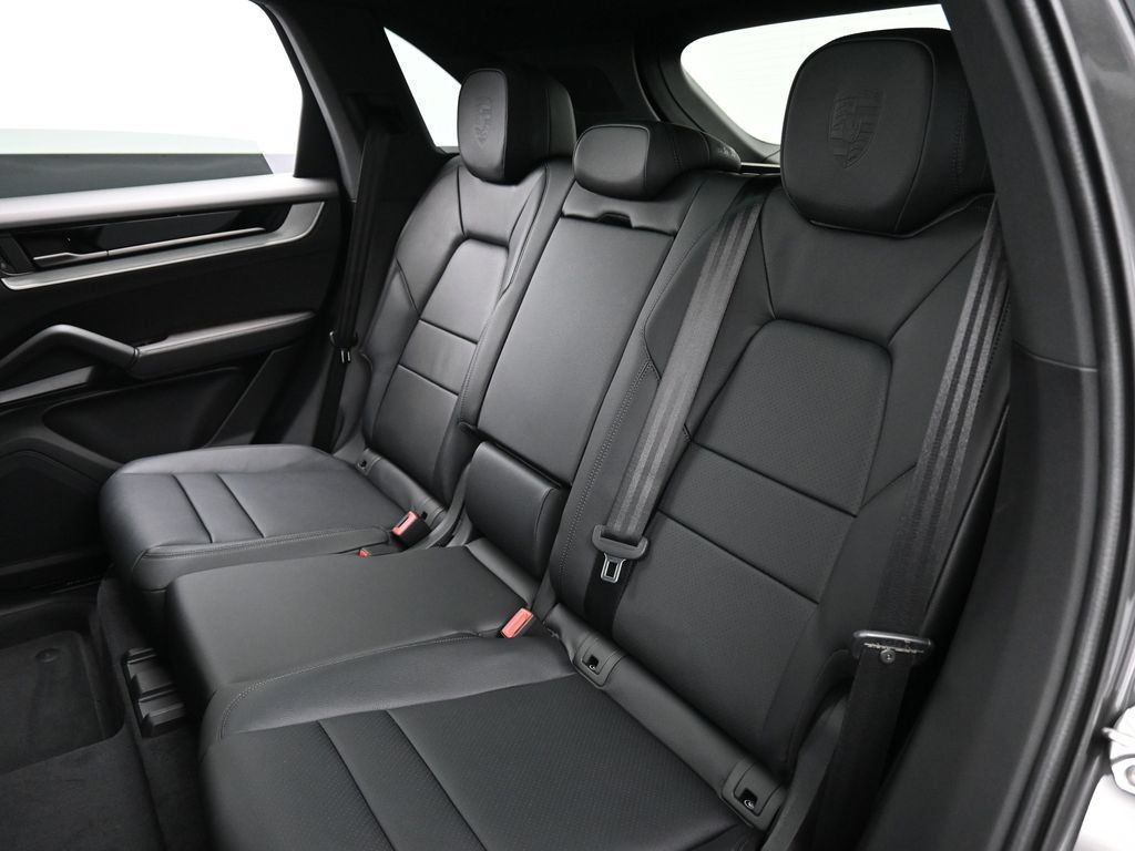 Certified 2026 Porsche Cayenne AWD/4WD image 23