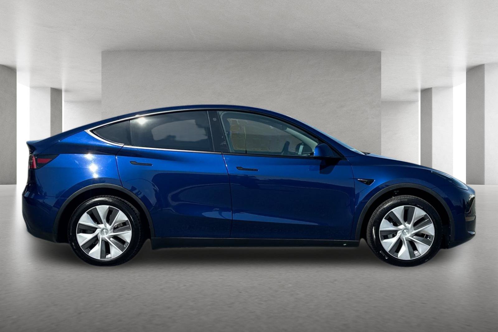 Used 2023 Tesla Model Y Long Range AWD/4WD image 3