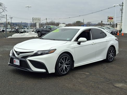 Certified 2023 Toyota Camry SE image 3