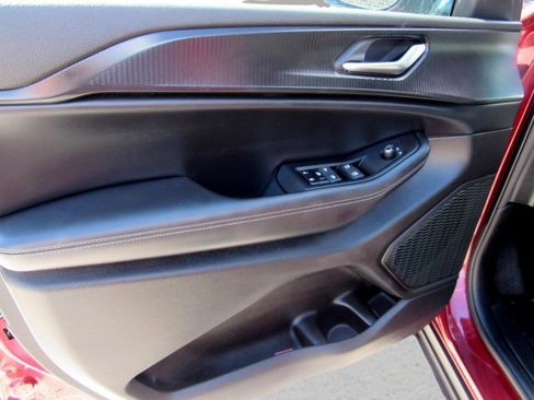 Used 2024 Jeep Grand Cherokee L Altitude image 15