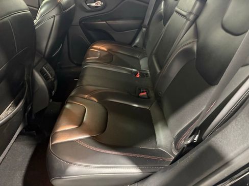 Used 2019 Jeep Cherokee Trailhawk w/ Comfort/Convenience Group image 9