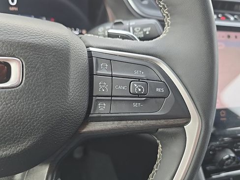 Used 2024 Jeep Grand Cherokee Limited image 21